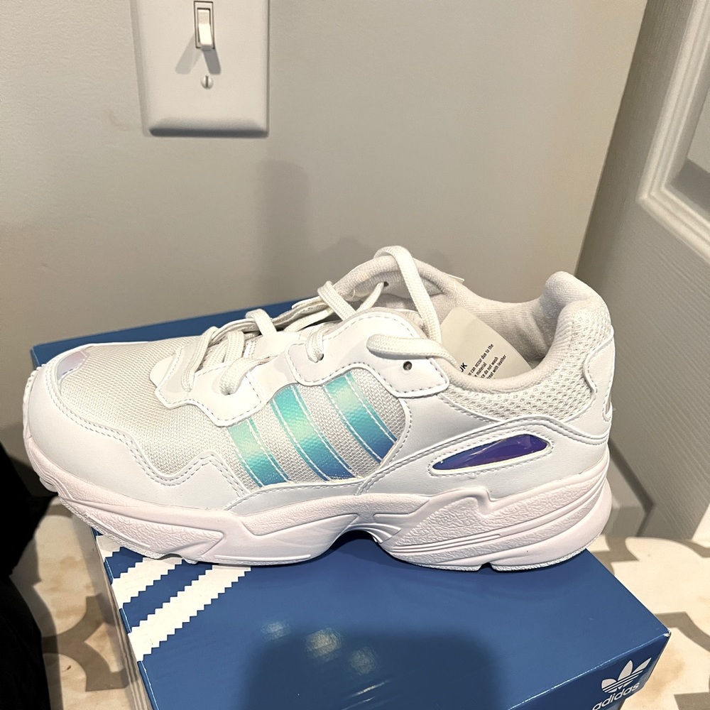 Brand New! White AddidasYouth Size 5.5 (Women’s 7.0) Yung 96
